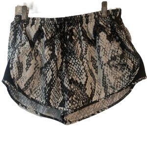 Nike Women’s Tempo Snake Print Running Shorts Size M